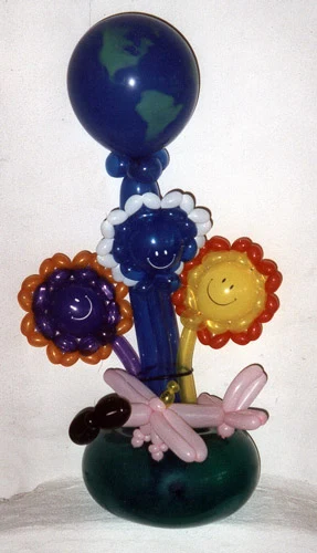 Blumenstrauß aus verschiedenfarbigen Luftballons