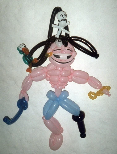 Fantasievolle Piratenfigur aus Luftballons